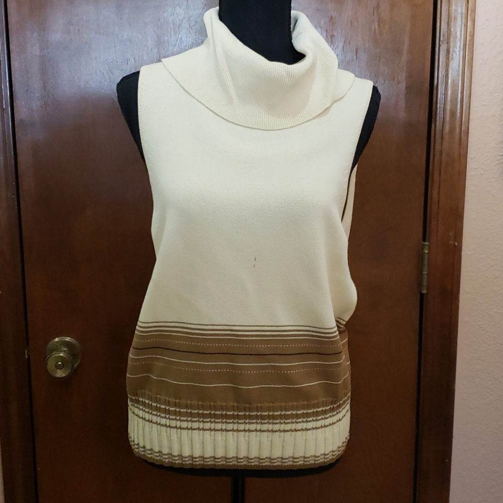 Liz Claiborne Large Sweater top w/short sleeves